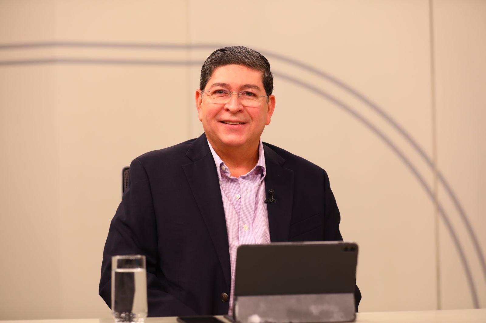 Walter Araujo: Portillo Cuadra está trabajando por tomarse el partido y está convirtiendo a ARENA en un cadáver político walter-araujo-portillo-cuadra-esta-trabajando-por-tomarse-el-partido-y-esta-convirtiendo-a-arena-en-un-cadaver-politico